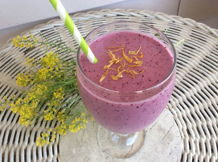 Brighten Your Day with a Hibiscus Herbal Tea Smoothie