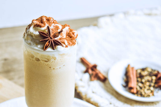 Looking for a cool, dreamy, and creamy spiced frappe to sip on? This chai tea frappe recipe, made with Plum Deluxe’s Full Moon chai, will send you over-the-moon!