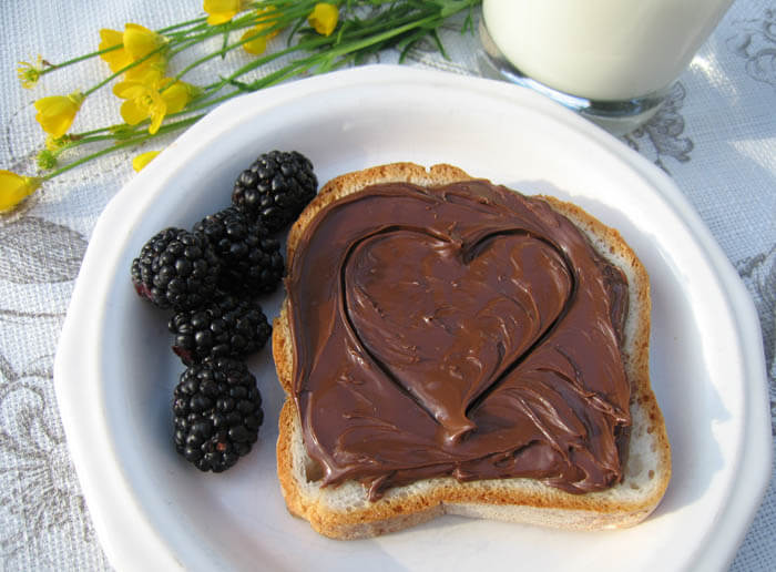 Chocolate Hazelnut Throwdown: 5 Popular Spreads Go Head to Head