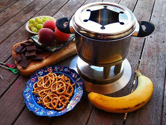 How to Host a Fondue Party