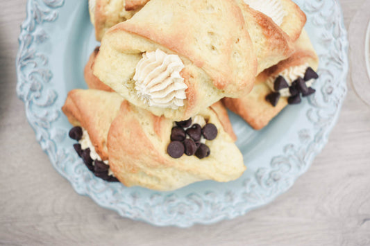 How to Make a Sconoli (Scone Cannoli Recipe)